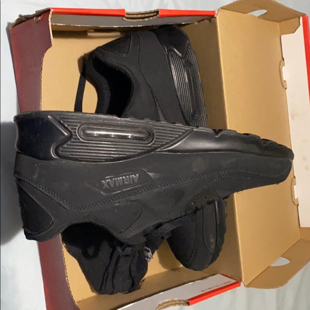 Beautiful Nike black airmax